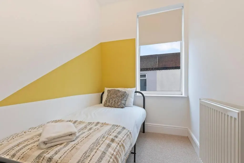 Dom wakacyjny Elton House - Prime Location - Free Parking, Fast Wifi And Smart Tv By Yoko Property Redcar