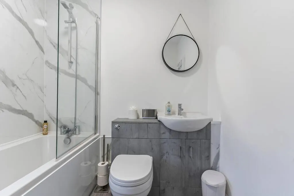 Dom wakacyjny Elton House - Prime Location - Free Parking, Fast Wifi And Smart Tv By Yoko Property Redcar