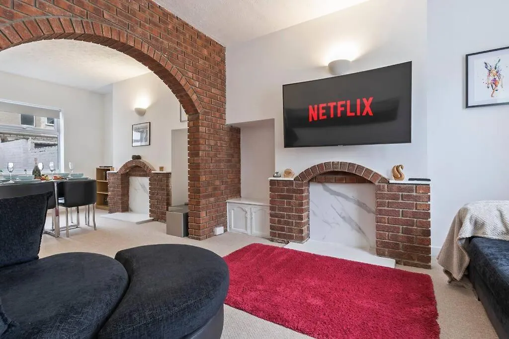 Dom wakacyjny Elton House - Prime Location - Free Parking, Fast Wifi And Smart Tv By Yoko Property Redcar